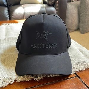 Arc’Teryx Black Hat
